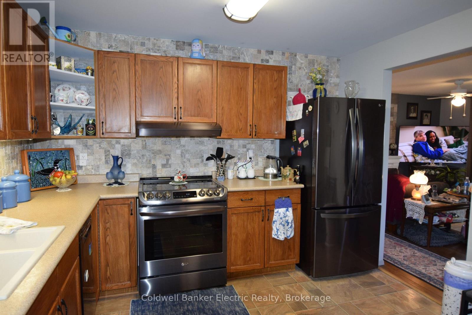 104 - 2418 Mountland Drive Property Photo 13