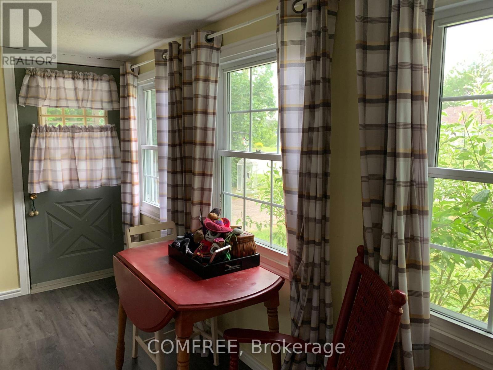 39 Lake Street Property Photo 10