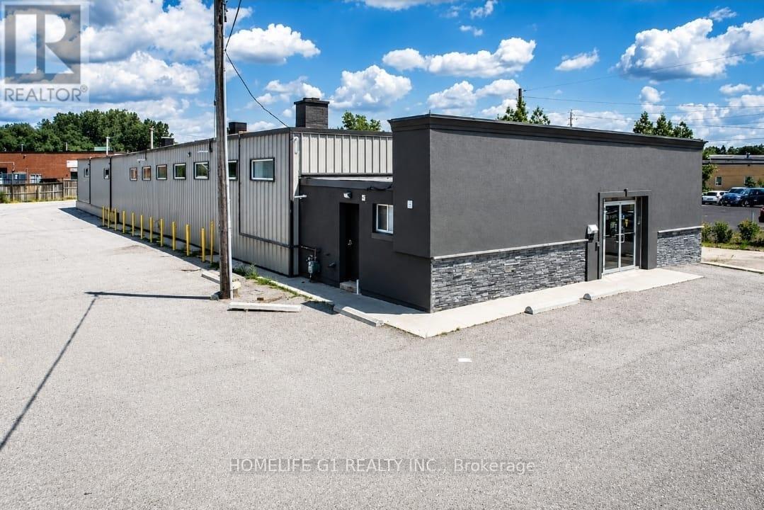 284 Adelaide Street S Property Photo 2