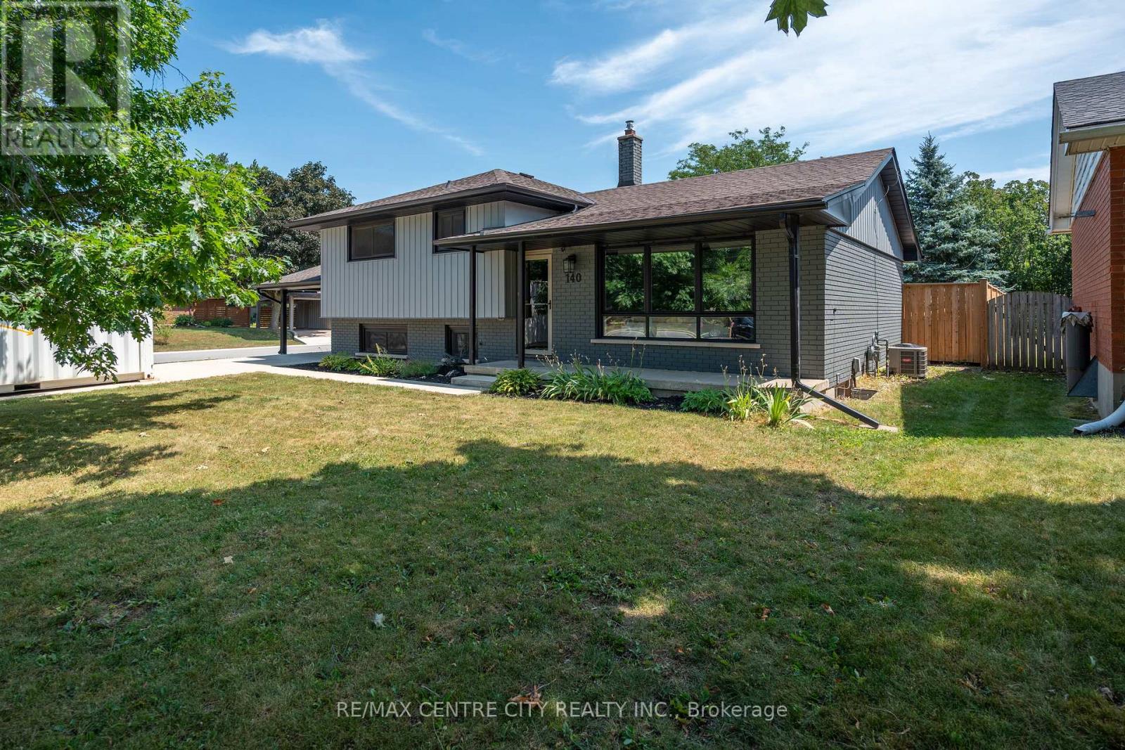 140 Oakwood Place Photo de la propriété 1