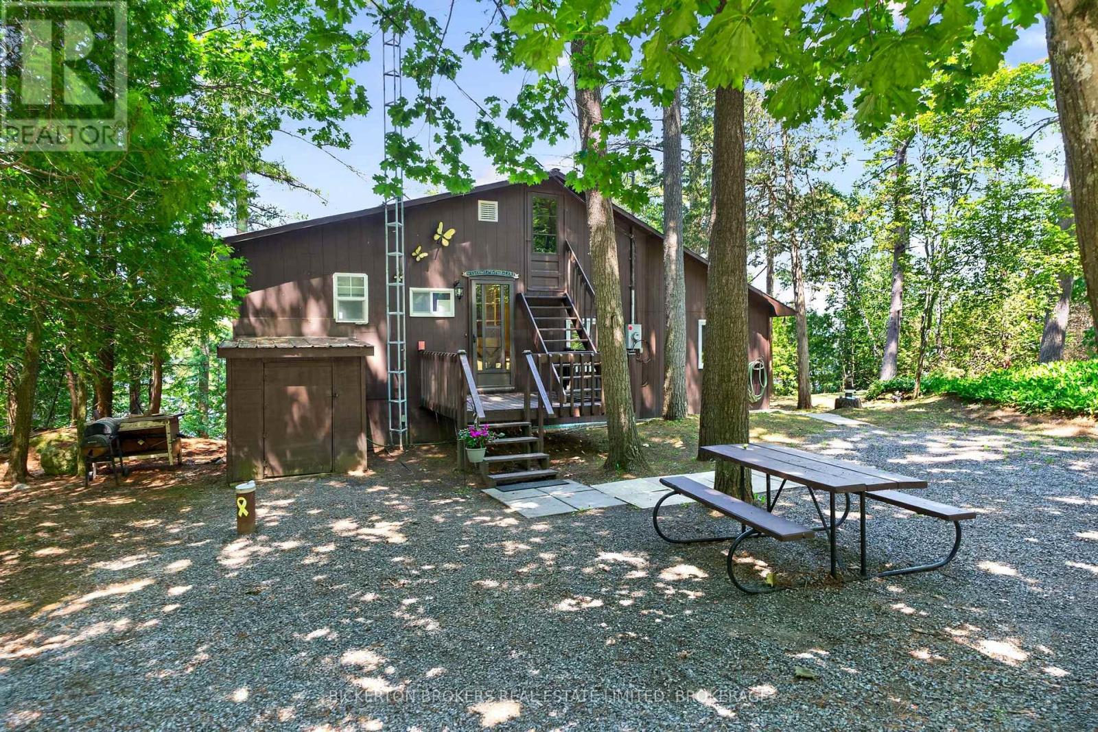 468 Moorhead Lane Property Photo 3
