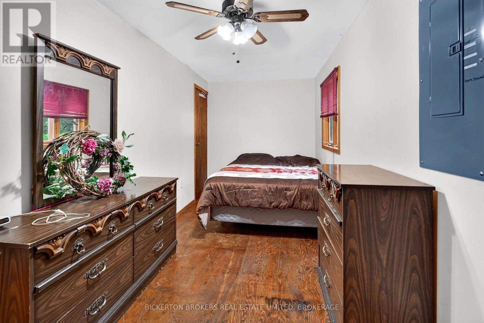 468 Moorhead Lane Property Photo 14