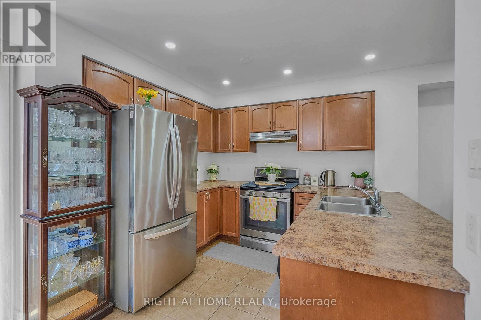 8 Kenridge Terrace Property Photo 21