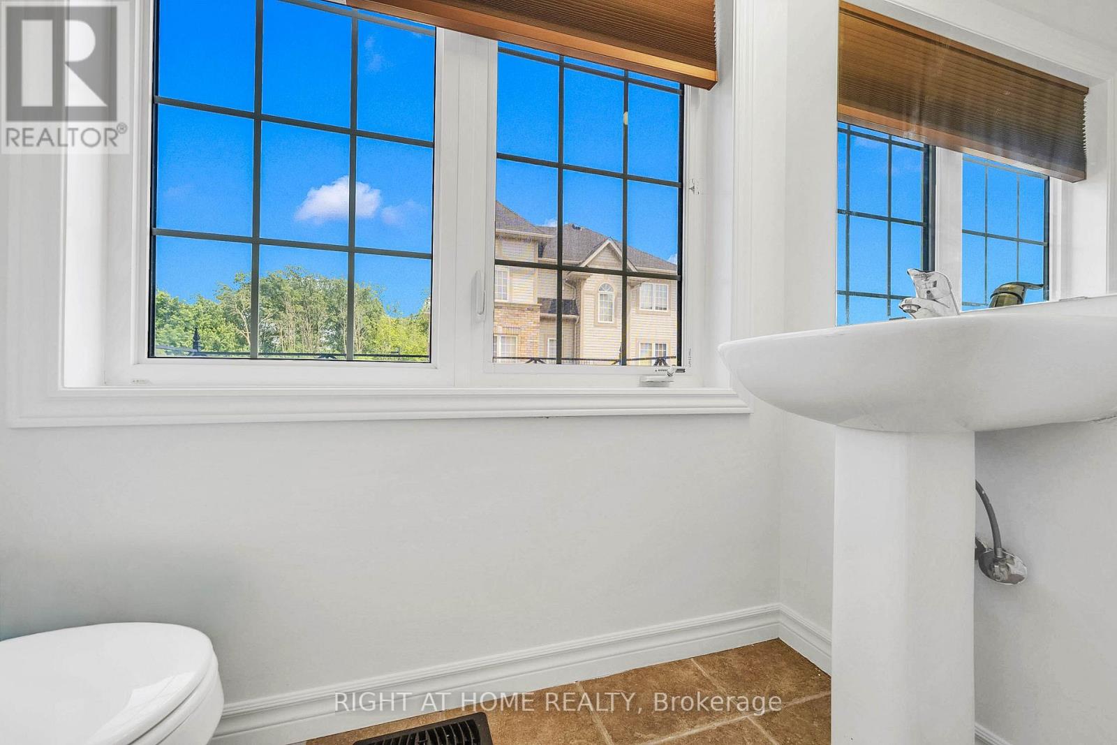 8 Kenridge Terrace Property Photo 25