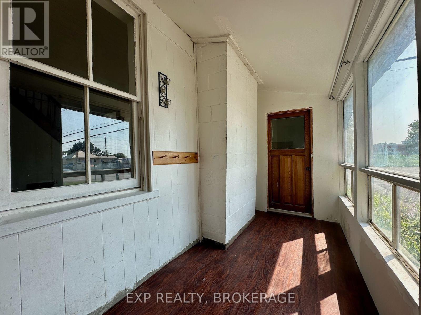 2295 Sydenham Road Property Photo 2