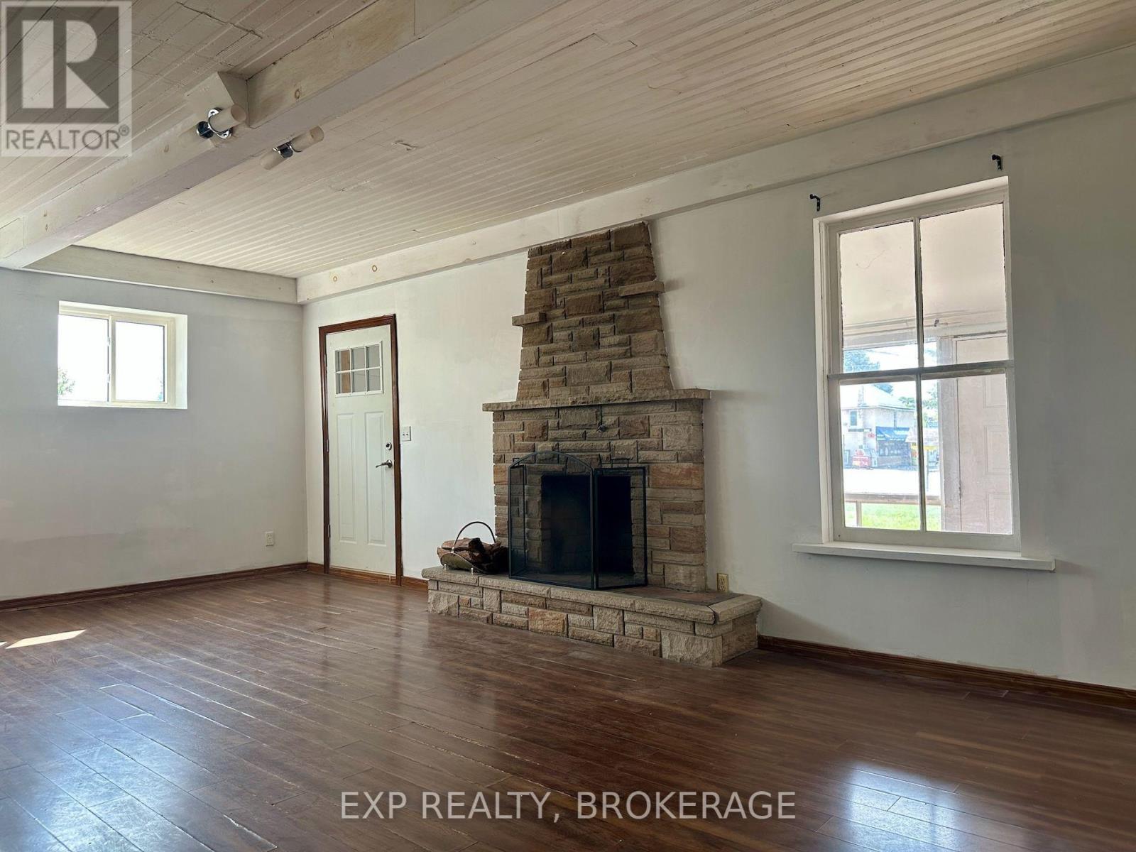 2295 Sydenham Road Property Photo 10