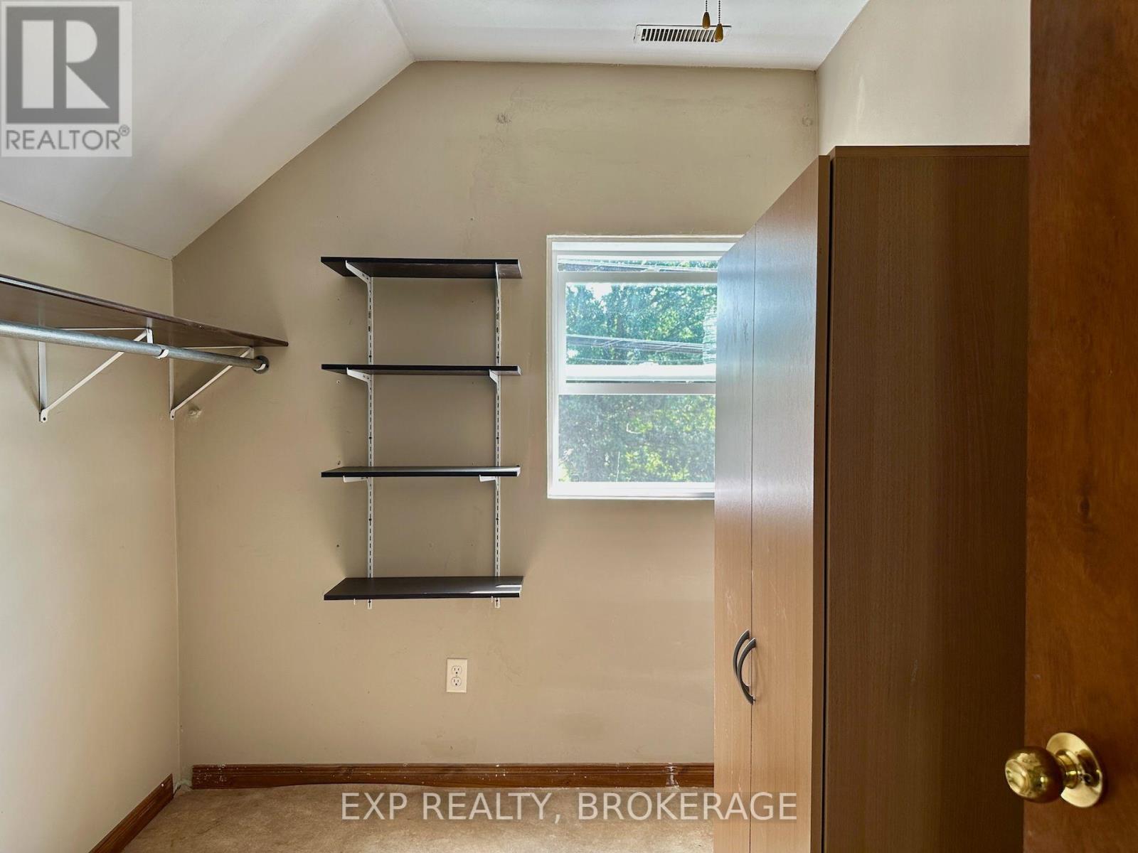 2295 Sydenham Road Property Photo 14