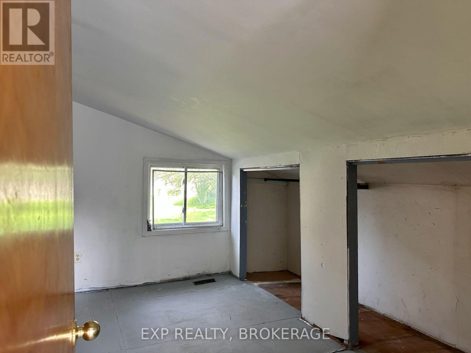 2295 Sydenham Road Property Photo 16