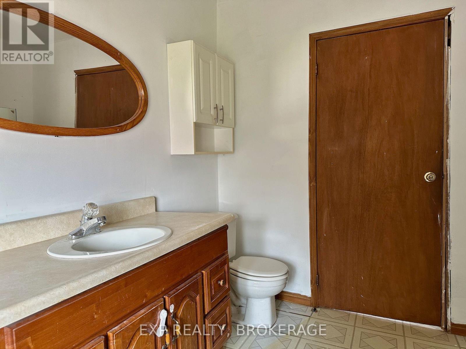 2295 Sydenham Road Property Photo 18
