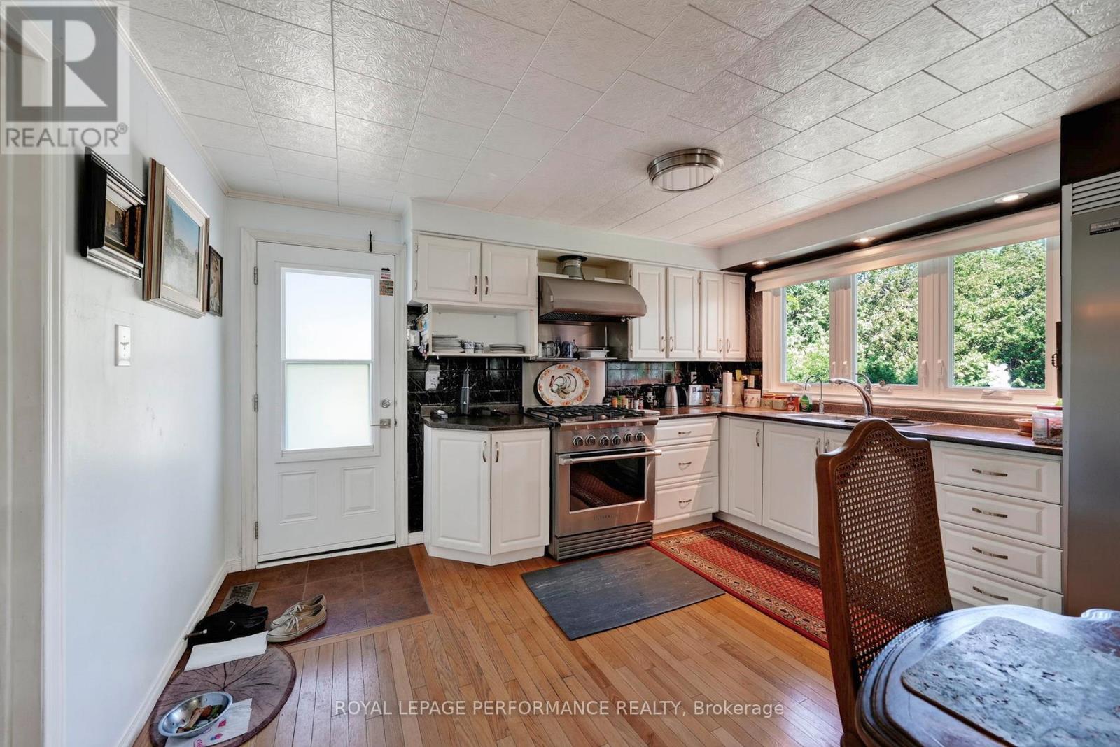 22197 Parkhill Circle Property Photo 6