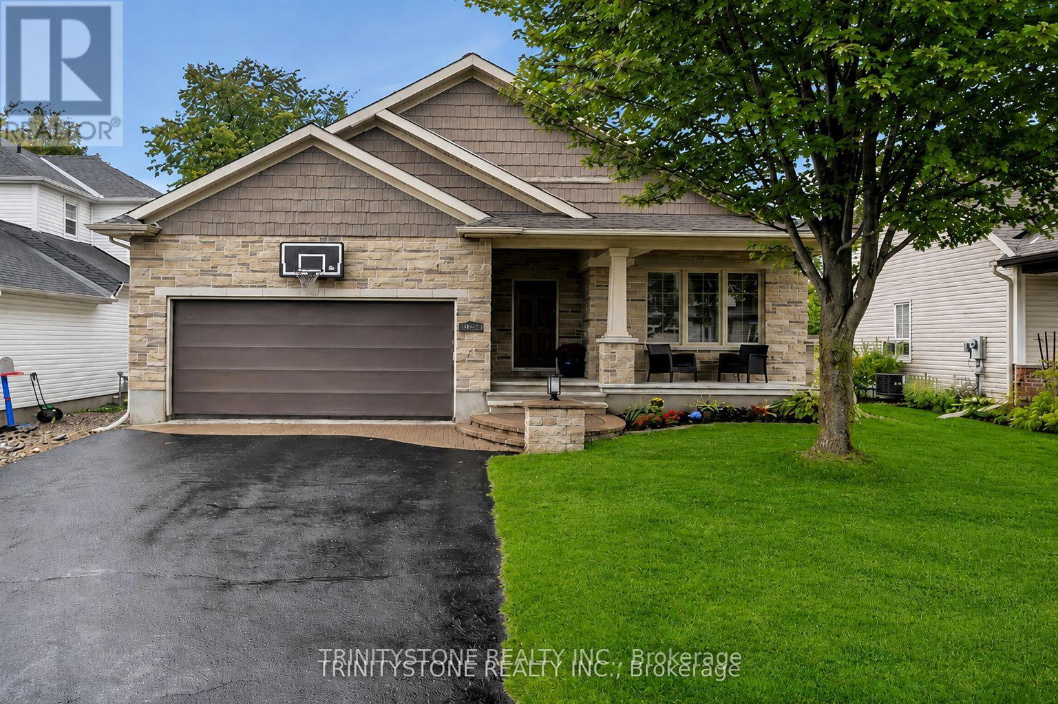 452 LANDSWOOD WAY
