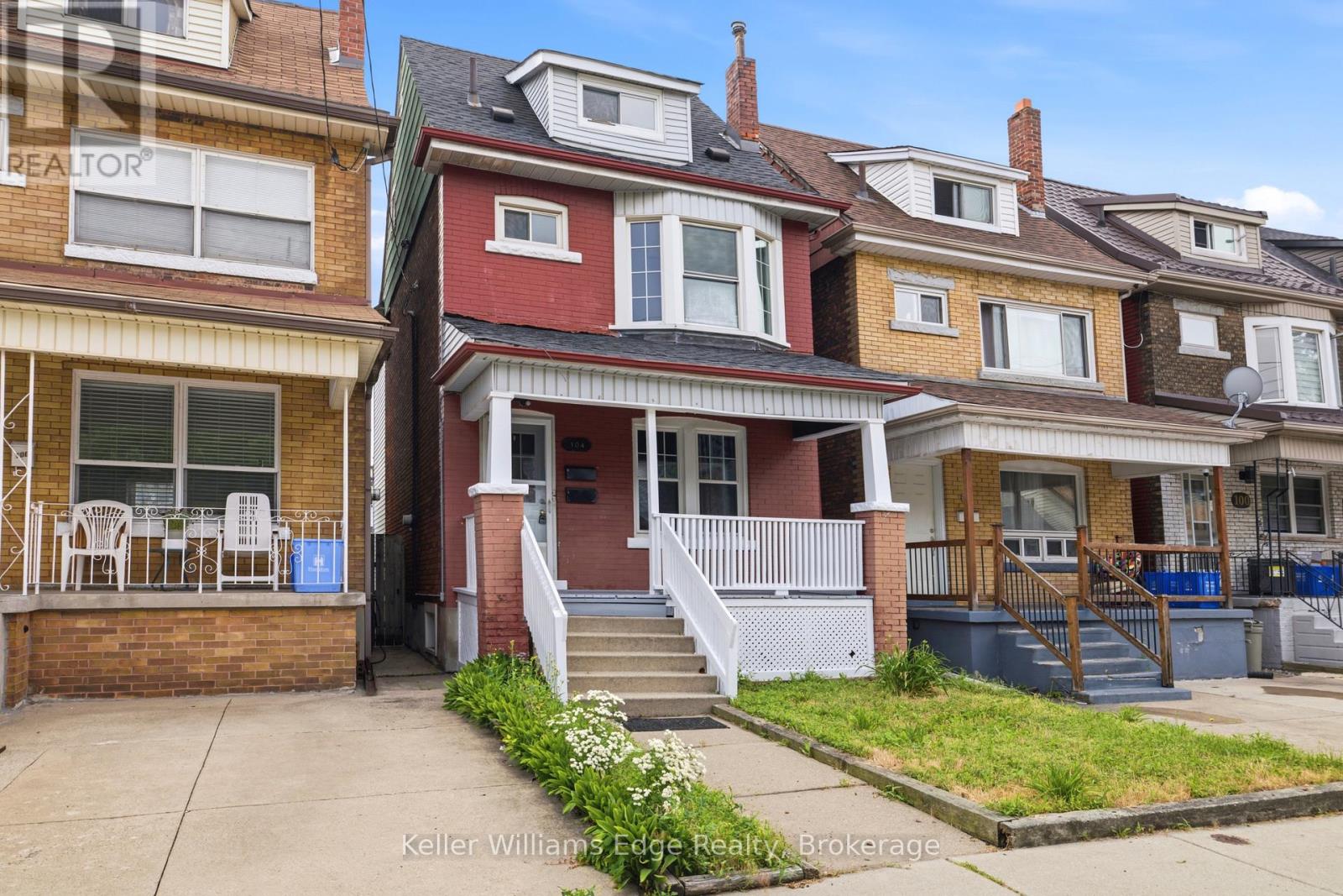 104 Rosslyn Avenue N Property Photo 2