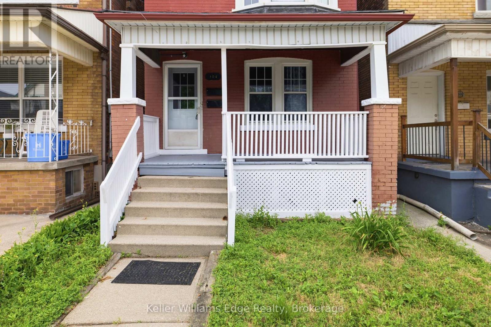 104 Rosslyn Avenue N Property Photo 5