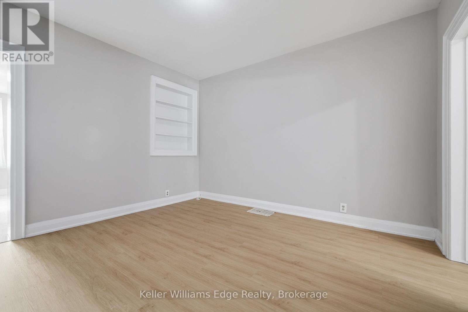 104 Rosslyn Avenue N Property Photo 9