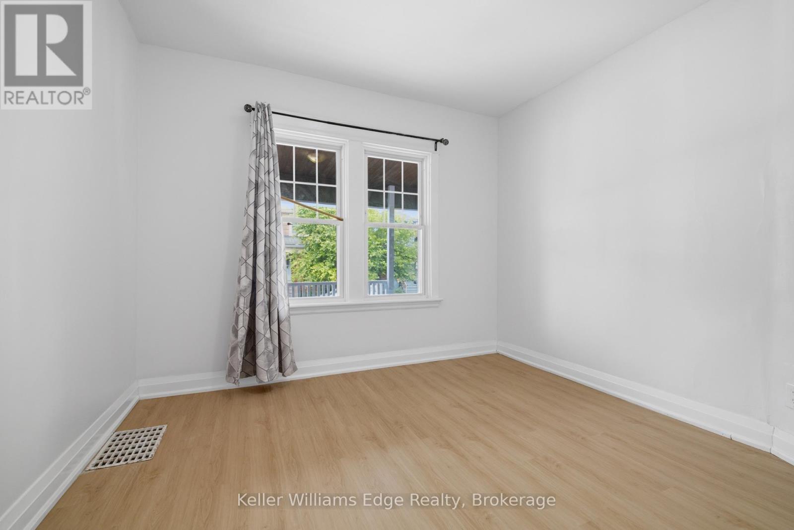 104 Rosslyn Avenue N Property Photo 11