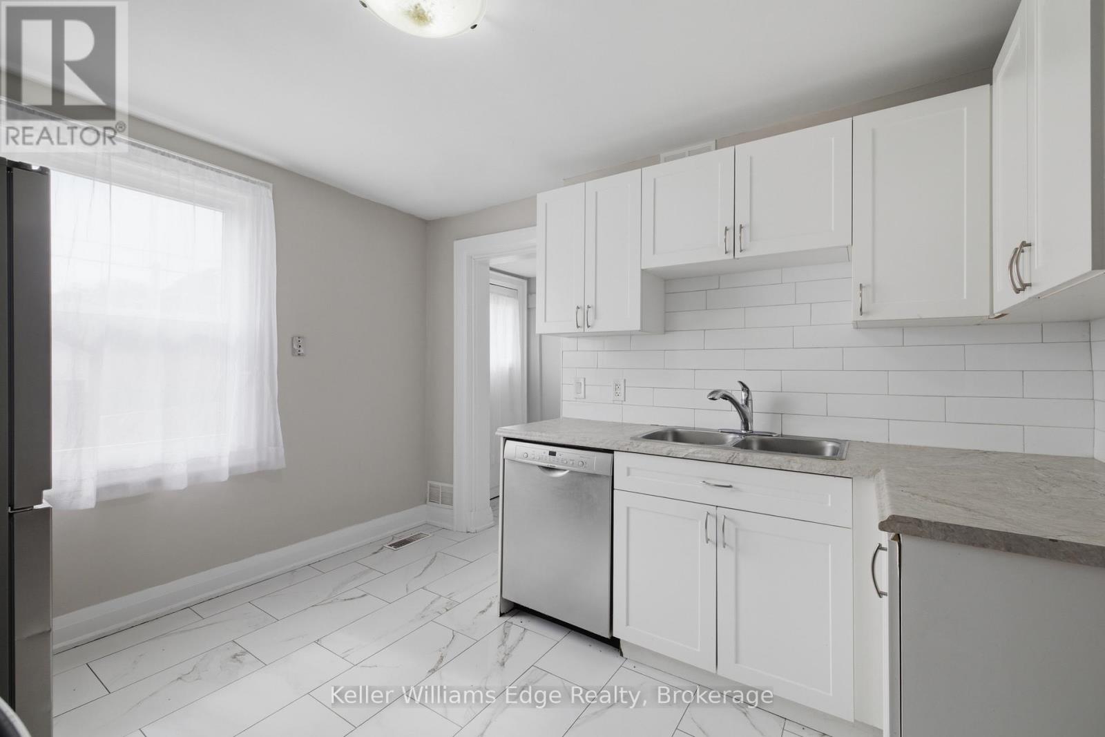 104 Rosslyn Avenue N Property Photo 15