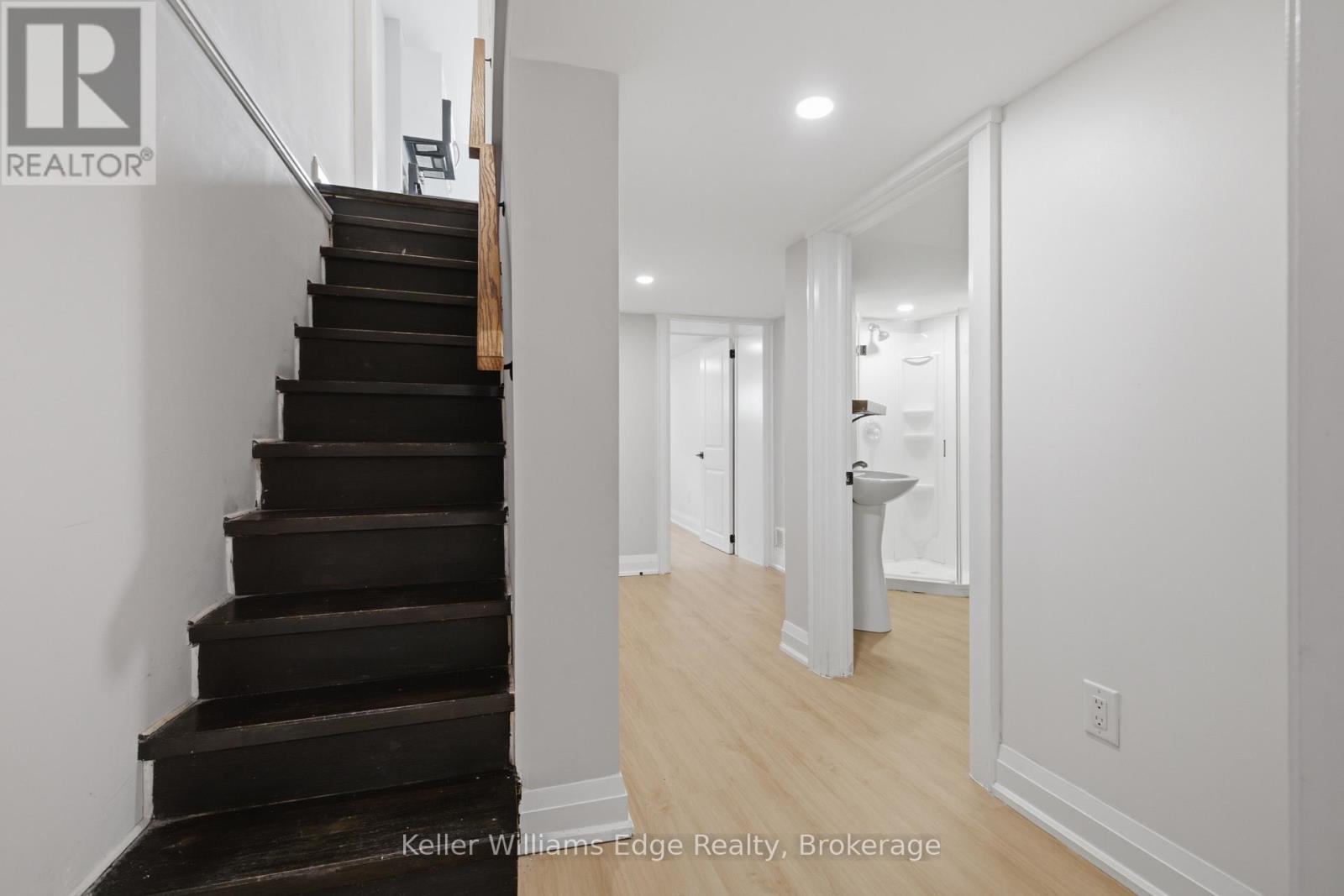 104 Rosslyn Avenue N Property Photo 19