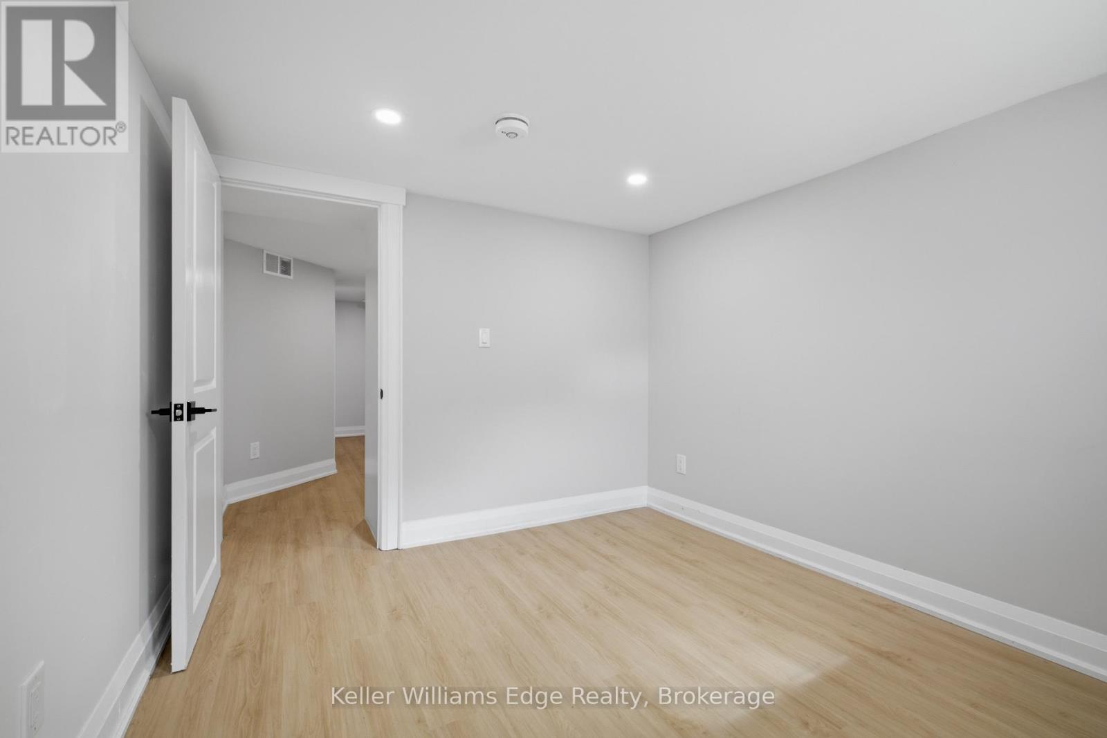 104 Rosslyn Avenue N Property Photo 24