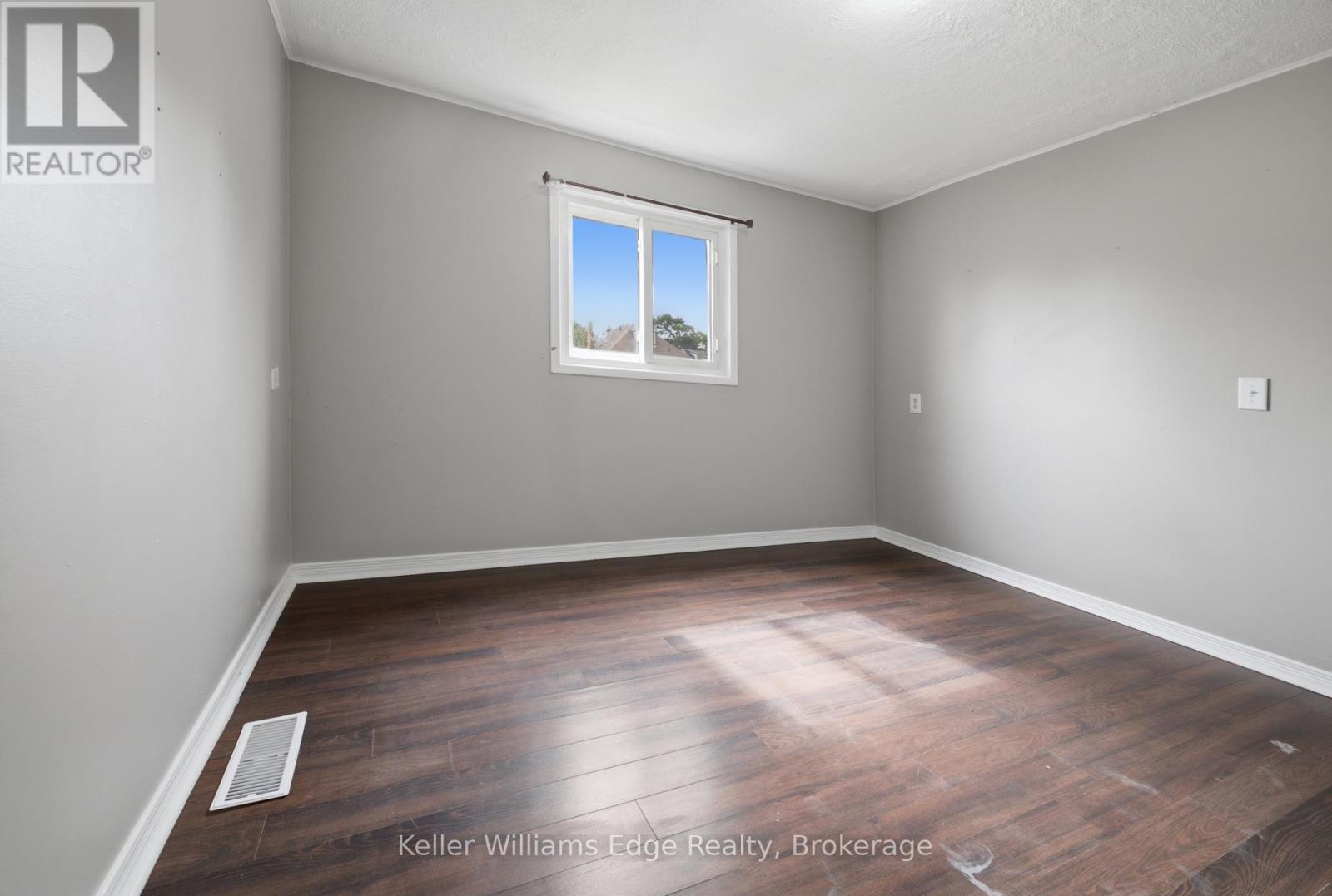 104 Rosslyn Avenue N Property Photo 28