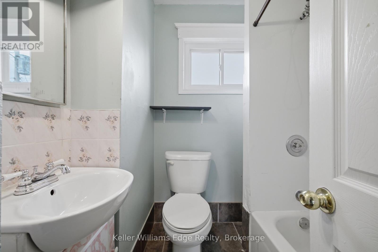 104 Rosslyn Avenue N Property Photo 37