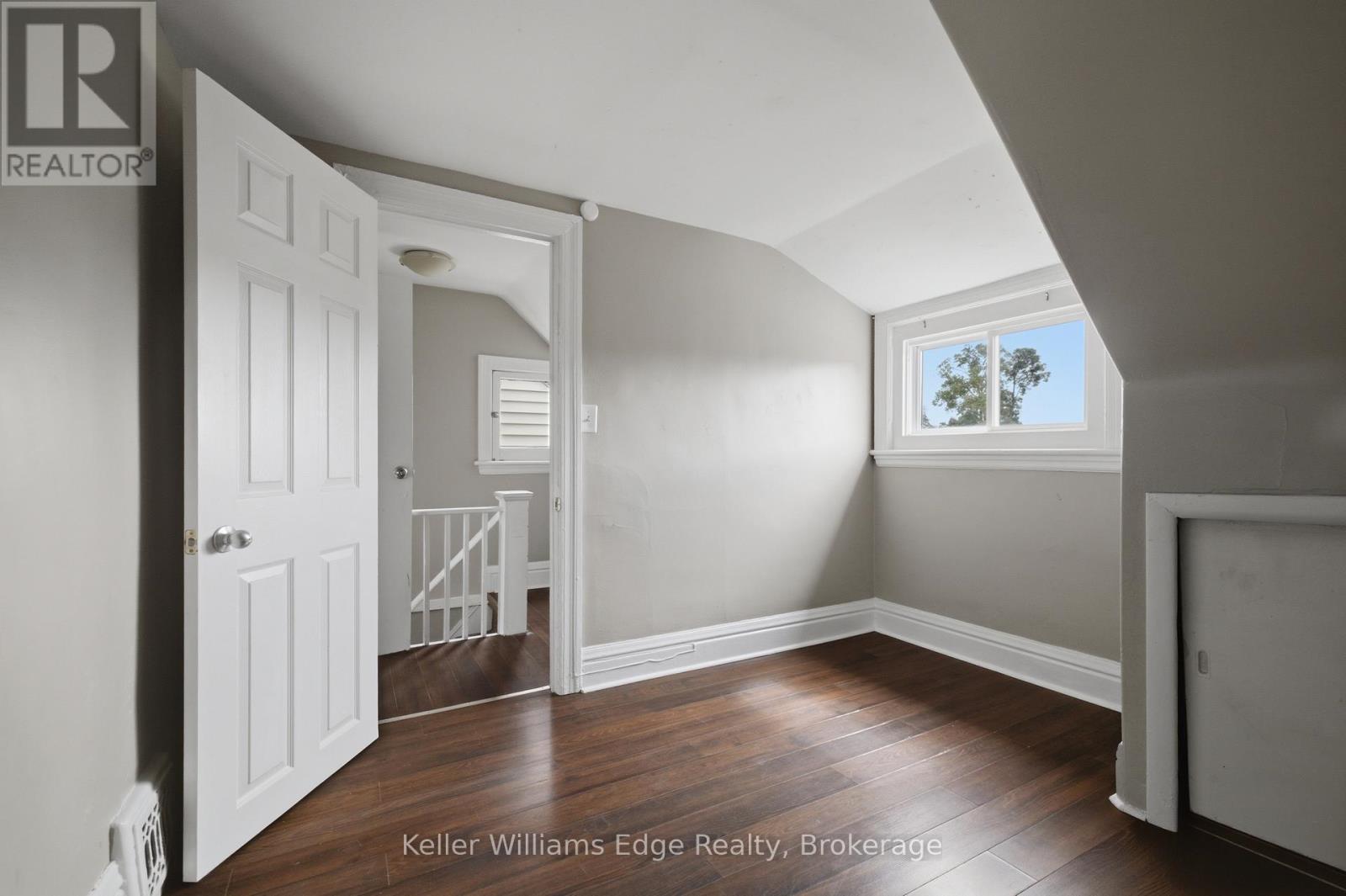 104 Rosslyn Avenue N Property Photo 40