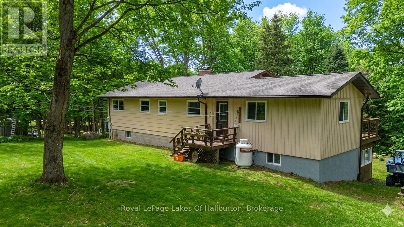 1096 Chelsea Lane Property Photo 2