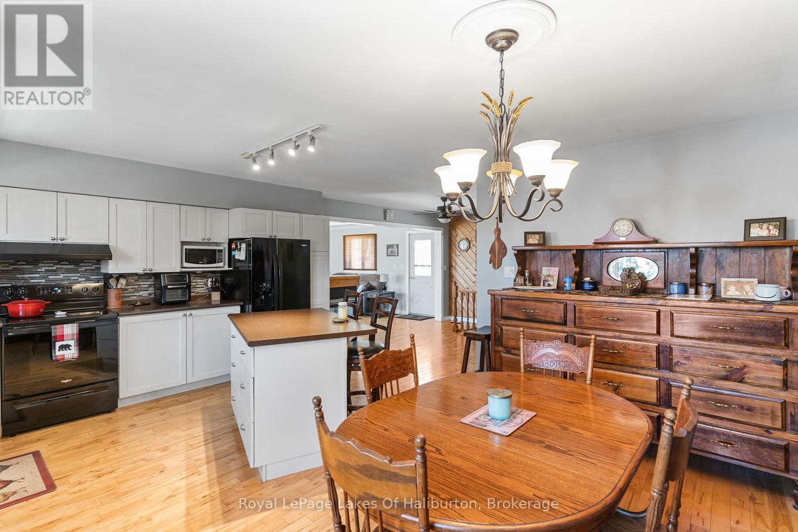 1096 Chelsea Lane Property Photo 15