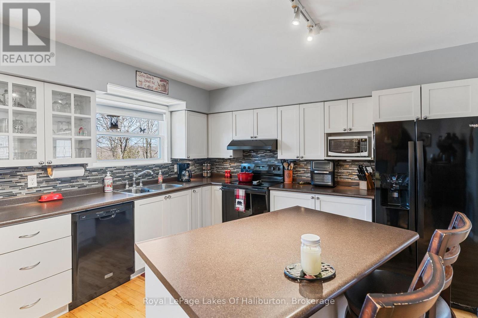 1096 Chelsea Lane Property Photo 17