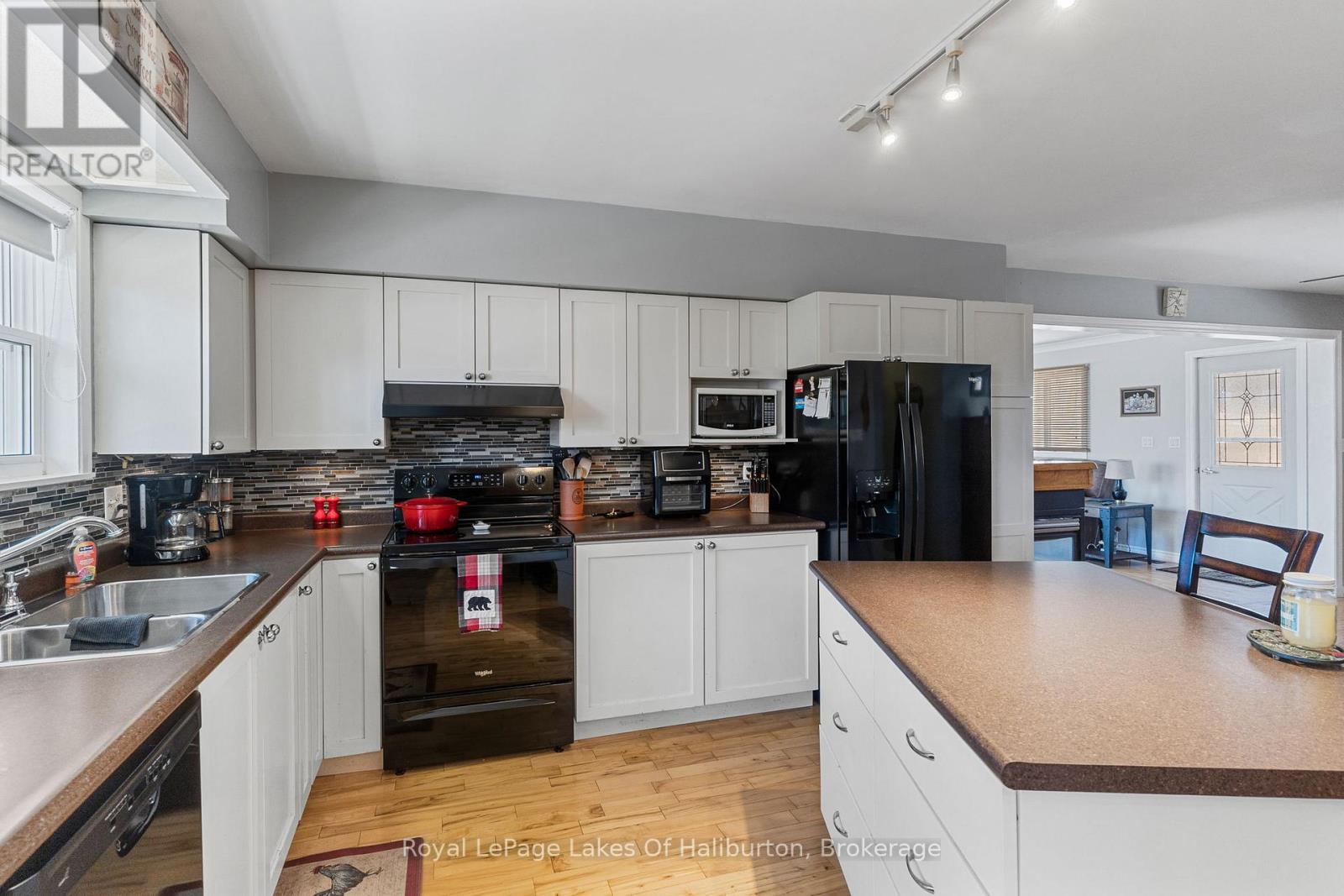 1096 Chelsea Lane Property Photo 18