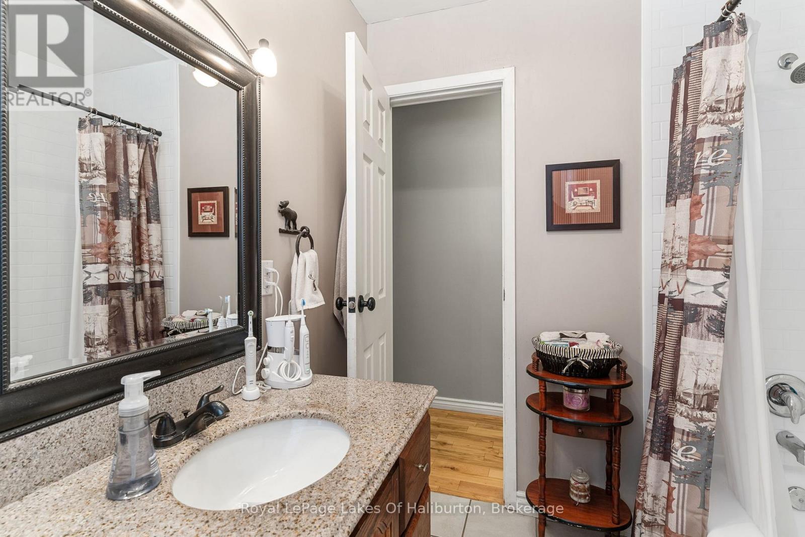 1096 Chelsea Lane Property Photo 24