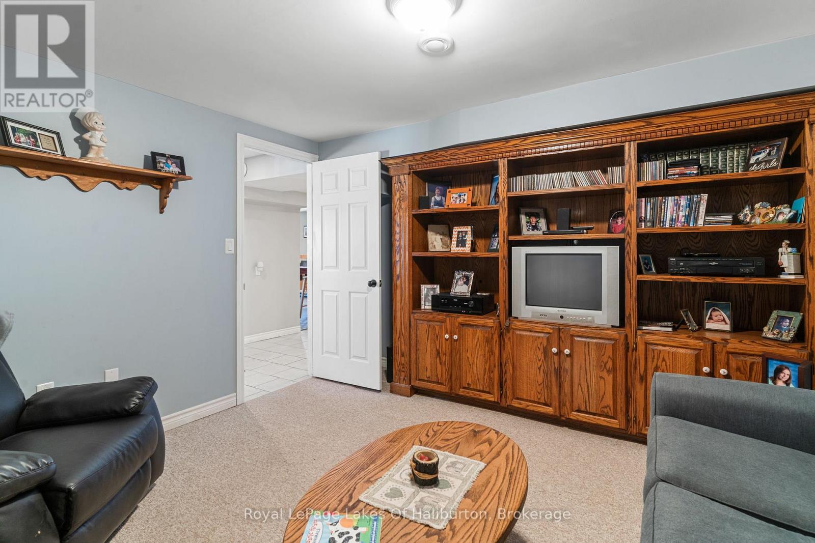 1096 Chelsea Lane Property Photo 28