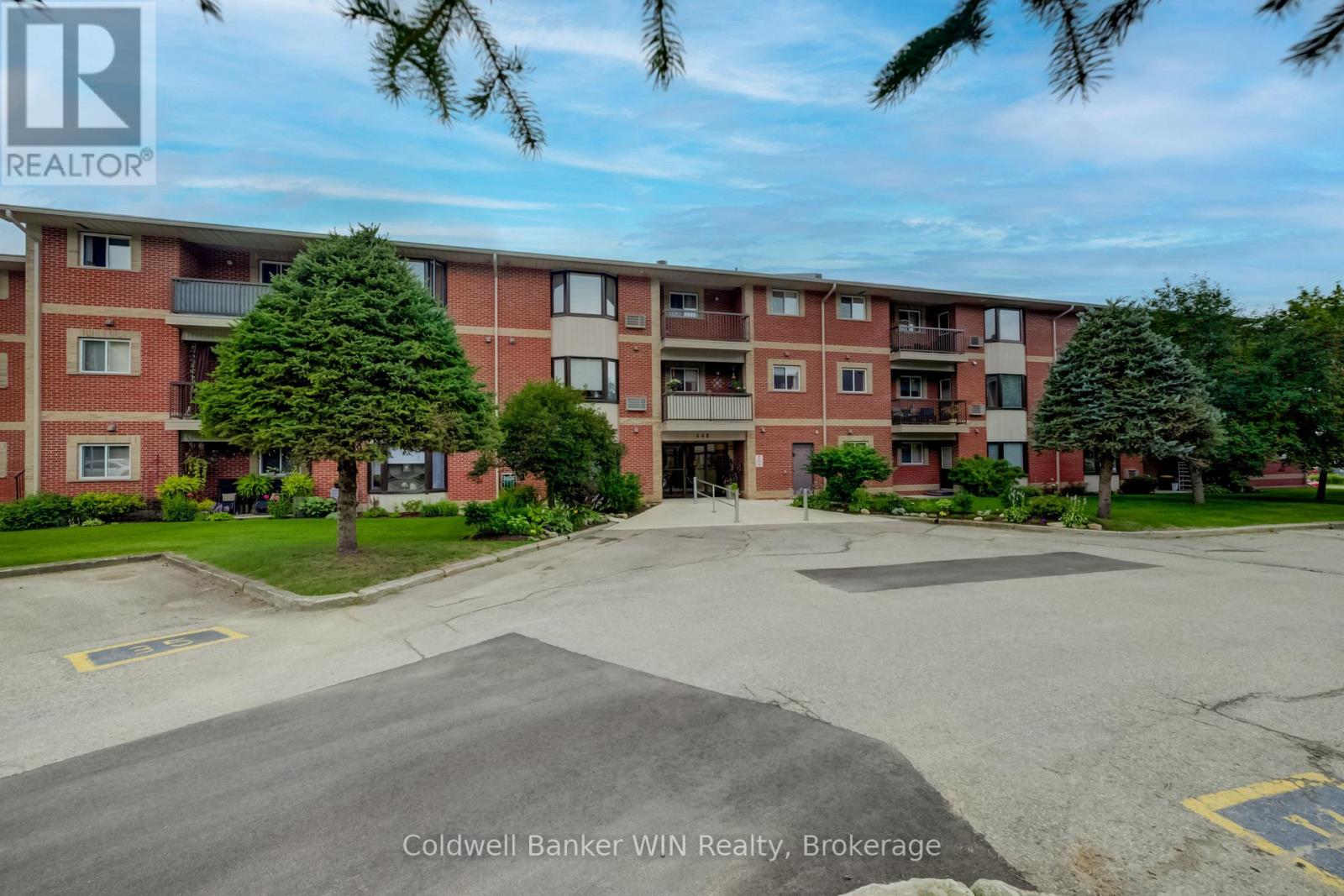 306 - 440 DURHAM STREET W Property Photo 1