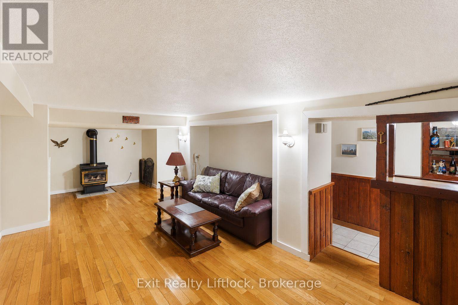 2 Edgewood Avenue Property Photo 19