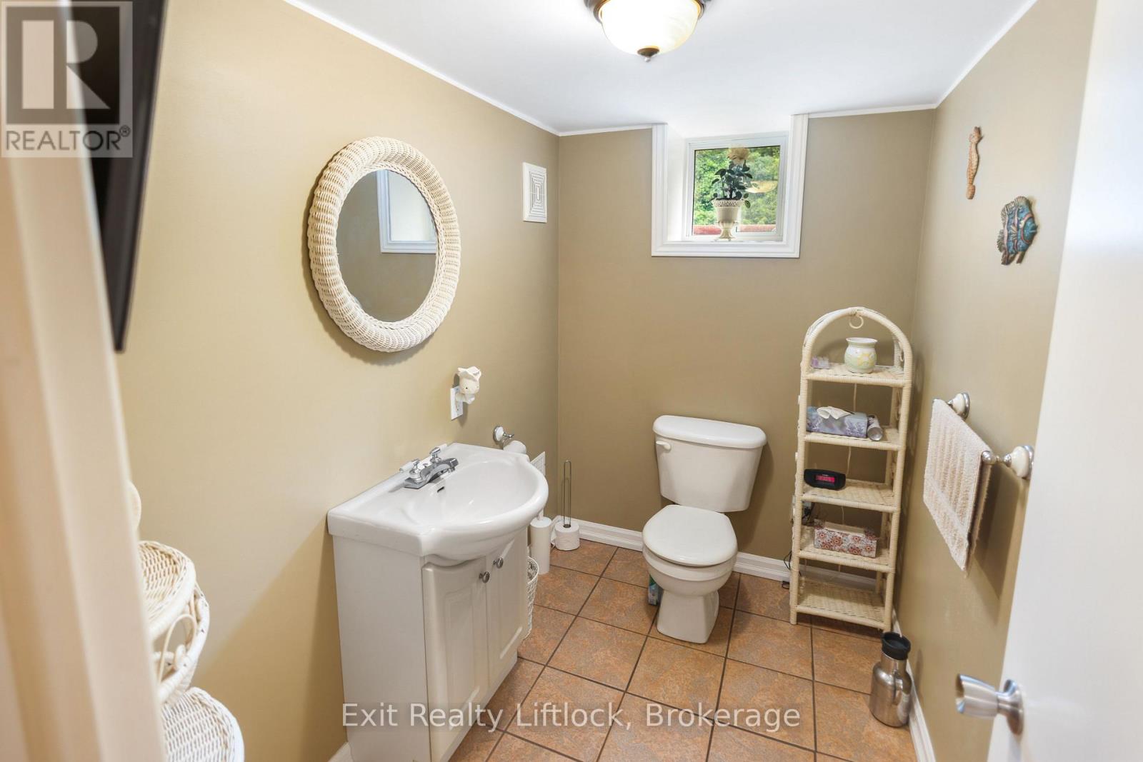 2 Edgewood Avenue Property Photo 23