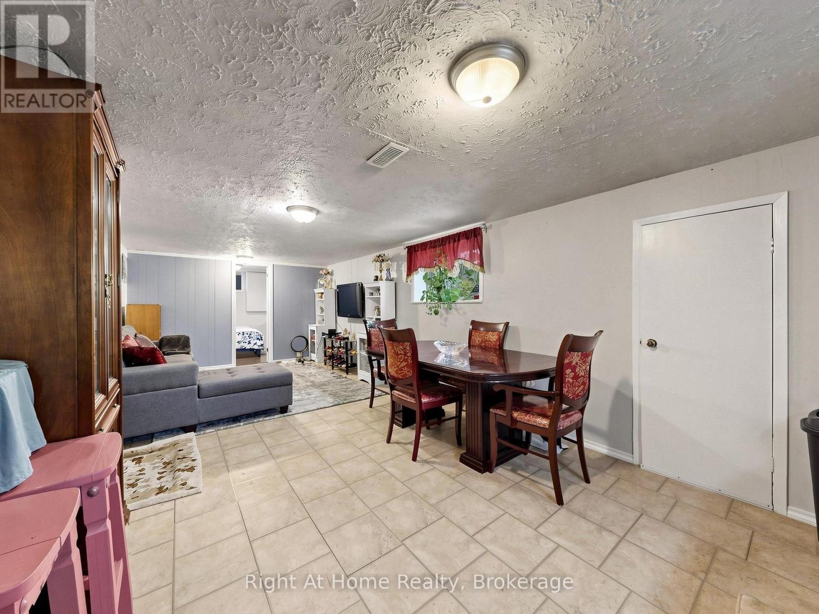 536 Barbara Street Property Photo 33