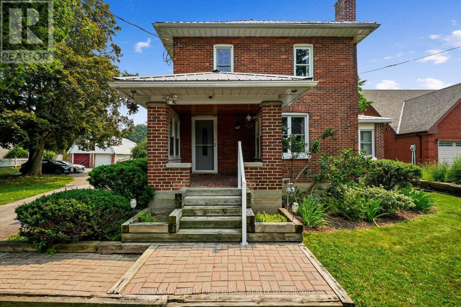 89 Rose Glen Road N Property Photo 2