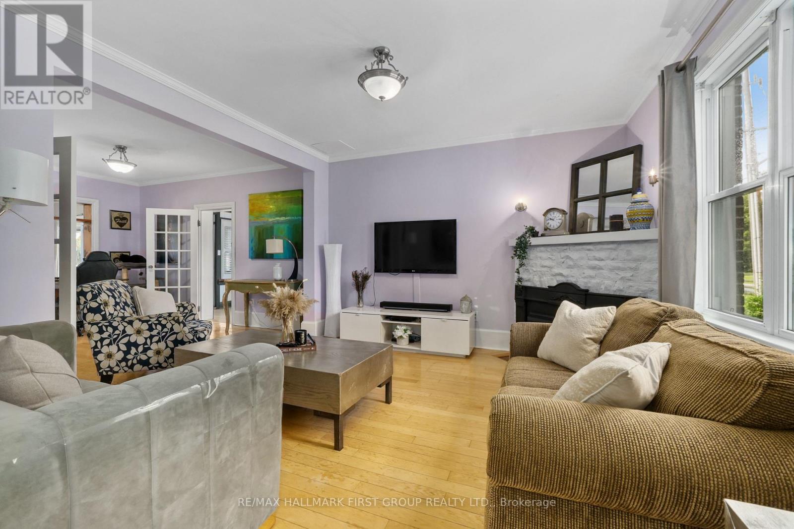 89 Rose Glen Road N Property Photo 7