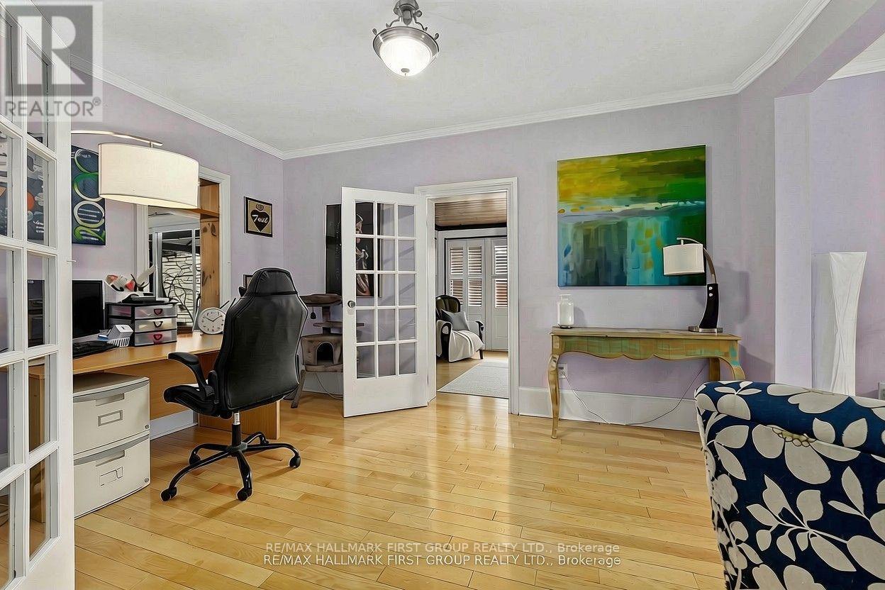 89 Rose Glen Road N Property Photo 9