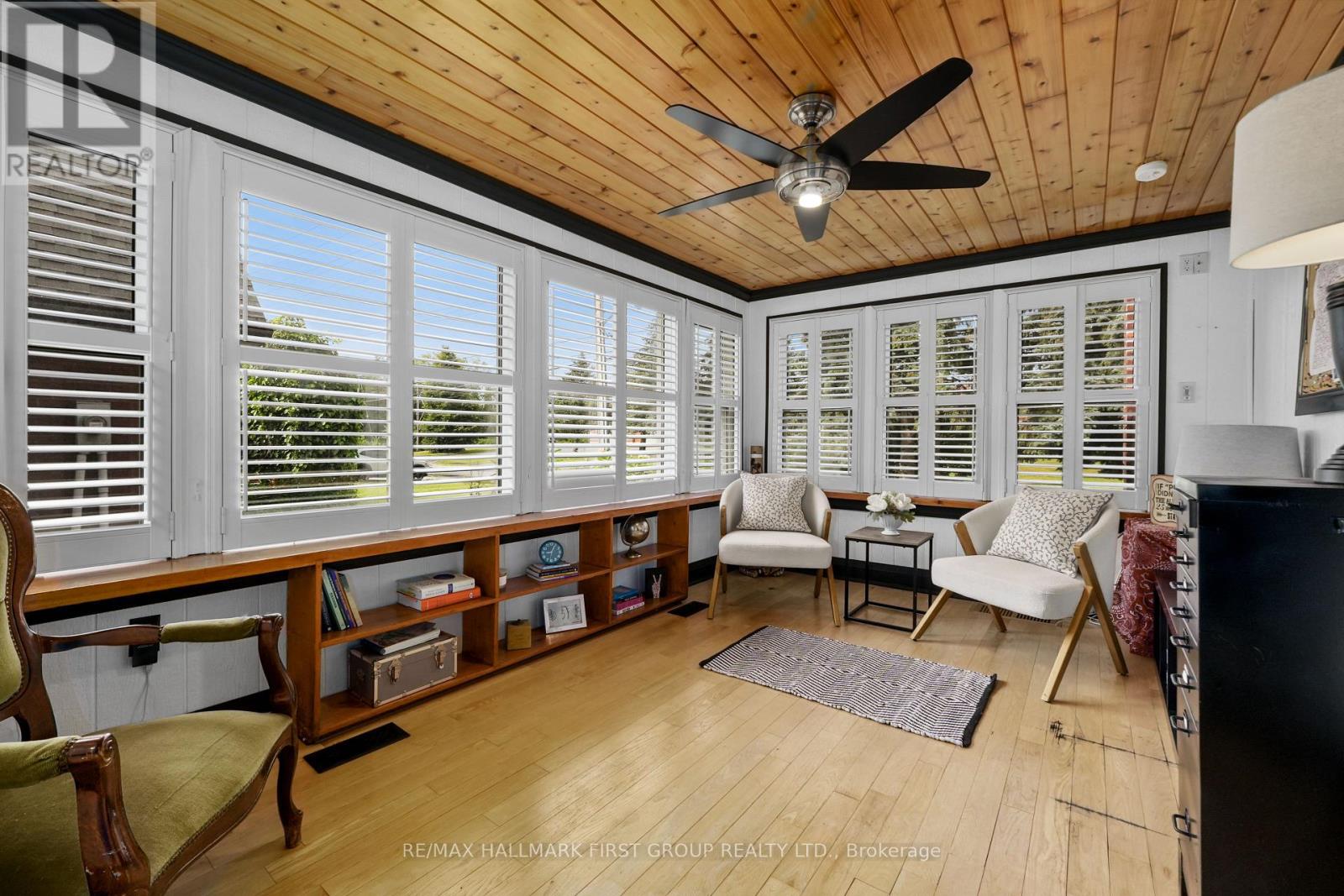 89 Rose Glen Road N Property Photo 10