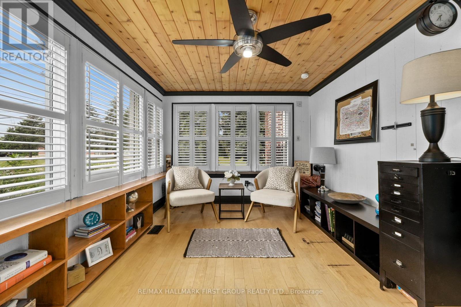 89 Rose Glen Road N Property Photo 11