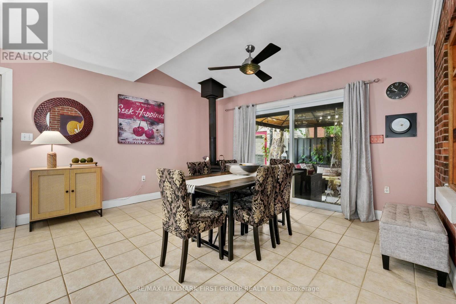89 Rose Glen Road N Property Photo 12