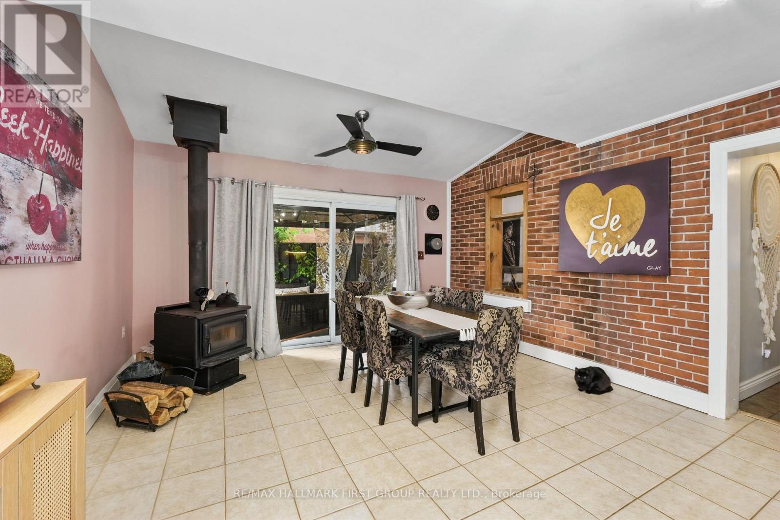 89 Rose Glen Road N Property Photo 13