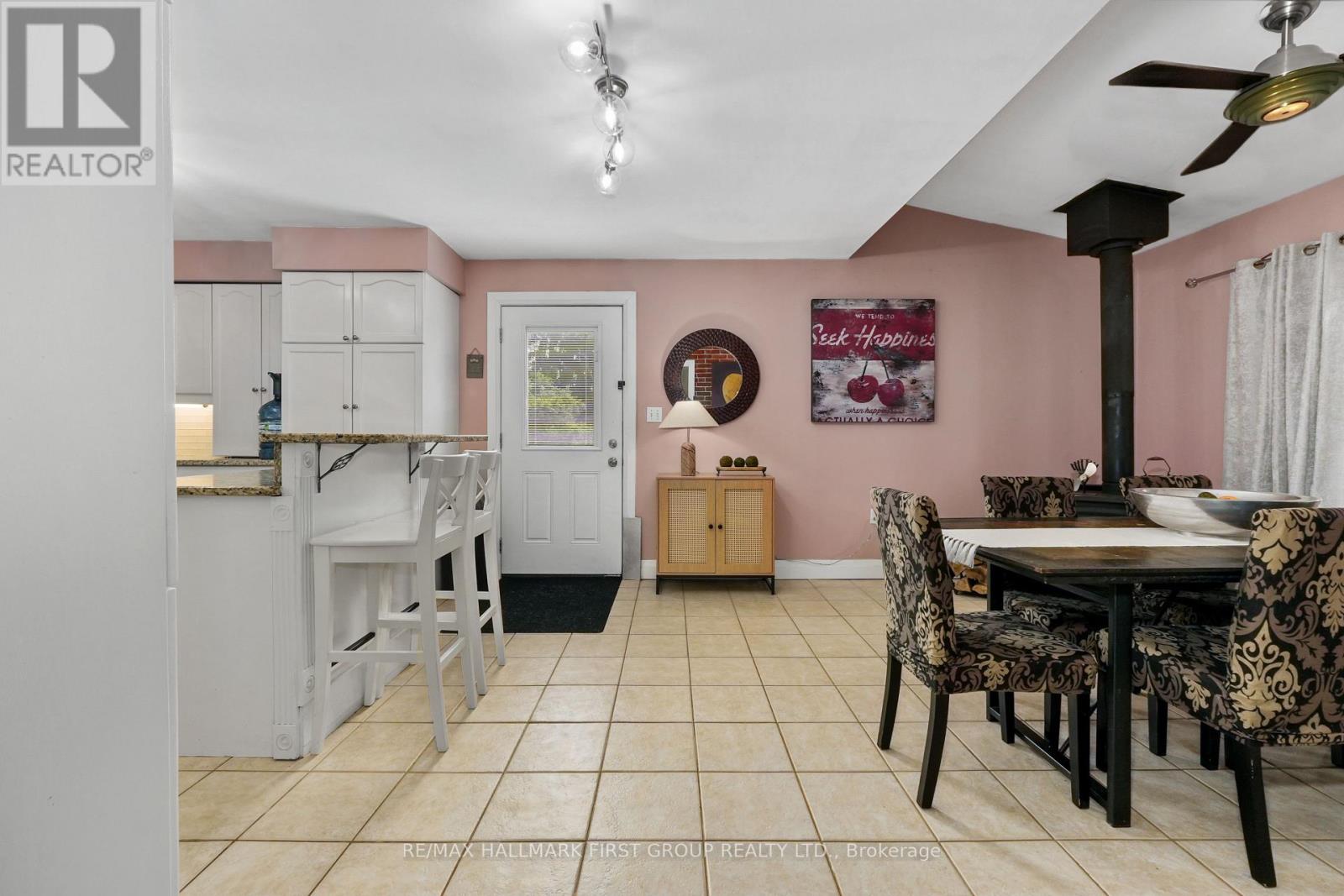 89 Rose Glen Road N Property Photo 14