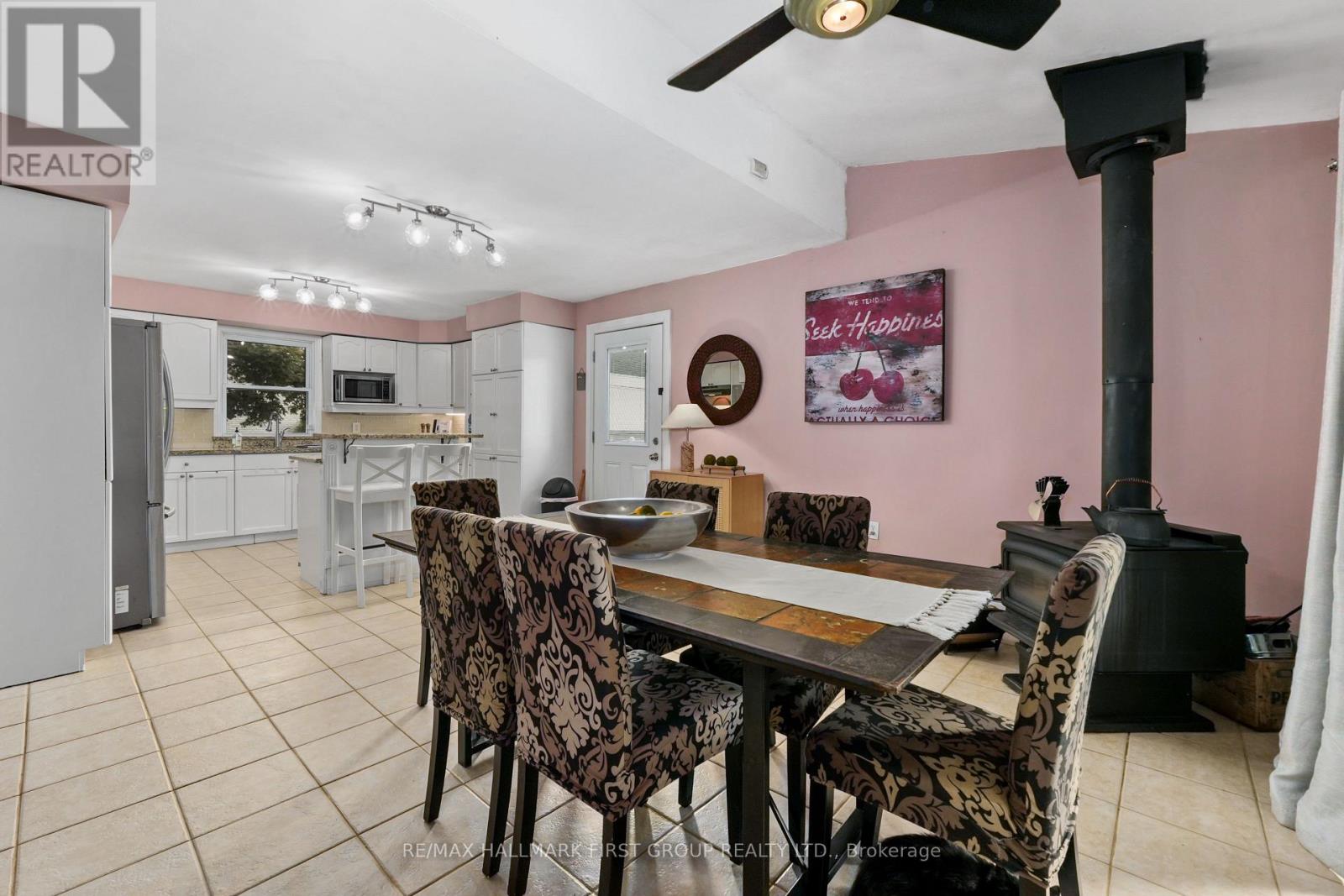 89 Rose Glen Road N Property Photo 15