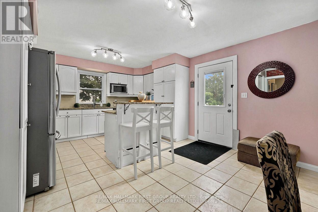 89 Rose Glen Road N Property Photo 16