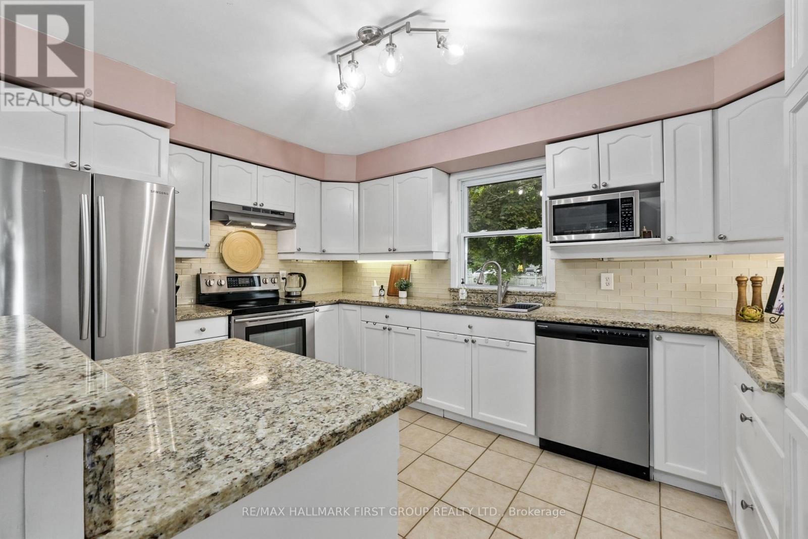 89 Rose Glen Road N Property Photo 18