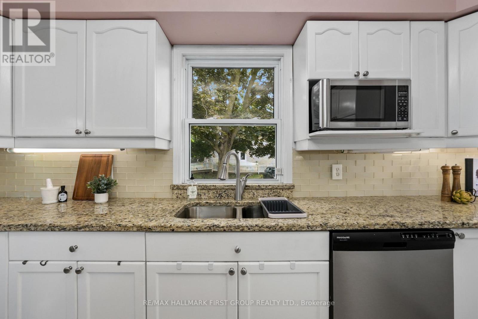 89 Rose Glen Road N Property Photo 19
