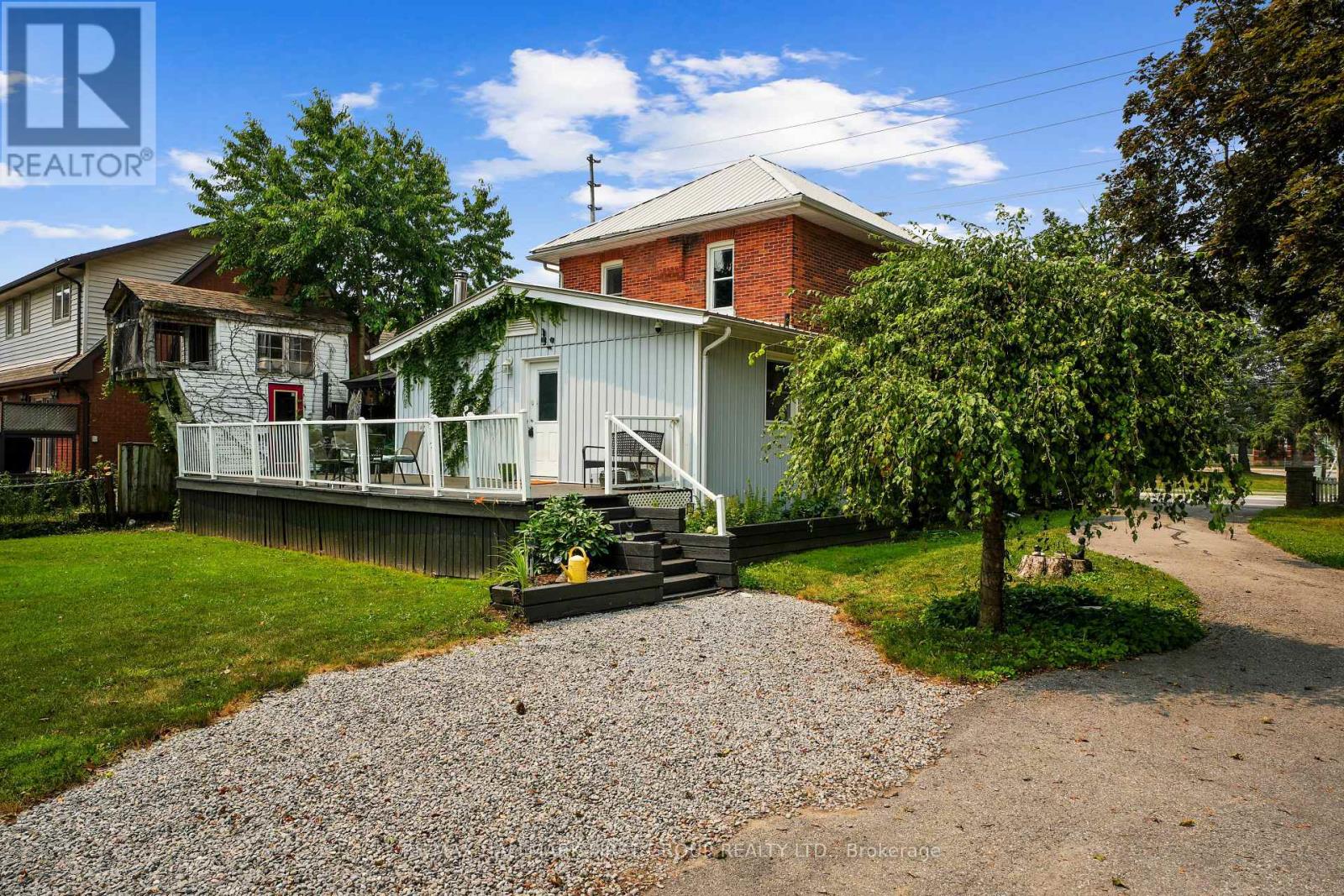 89 Rose Glen Road N Property Photo 32