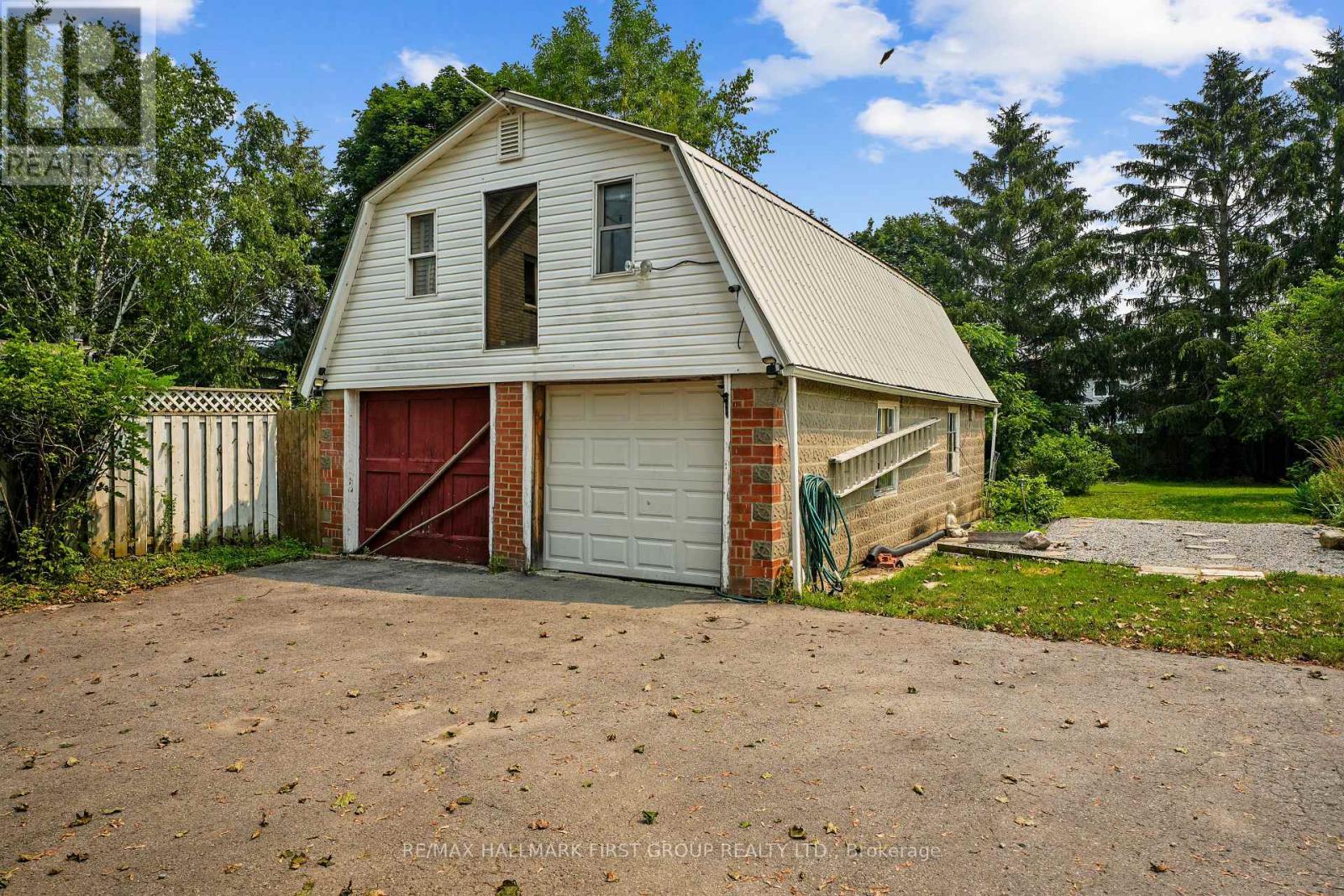 89 Rose Glen Road N Property Photo 34