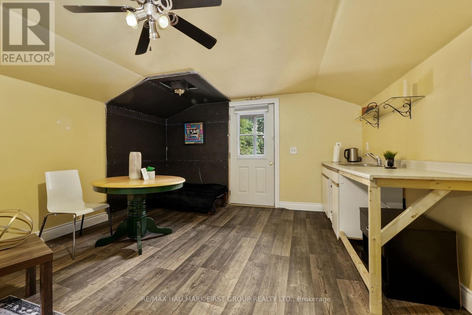 89 Rose Glen Road N Property Photo 36